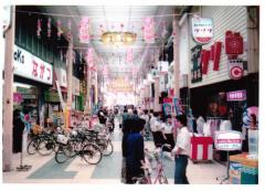 ●（01）昭和６０年頃の春　人通りが多かった本町２丁目商店街